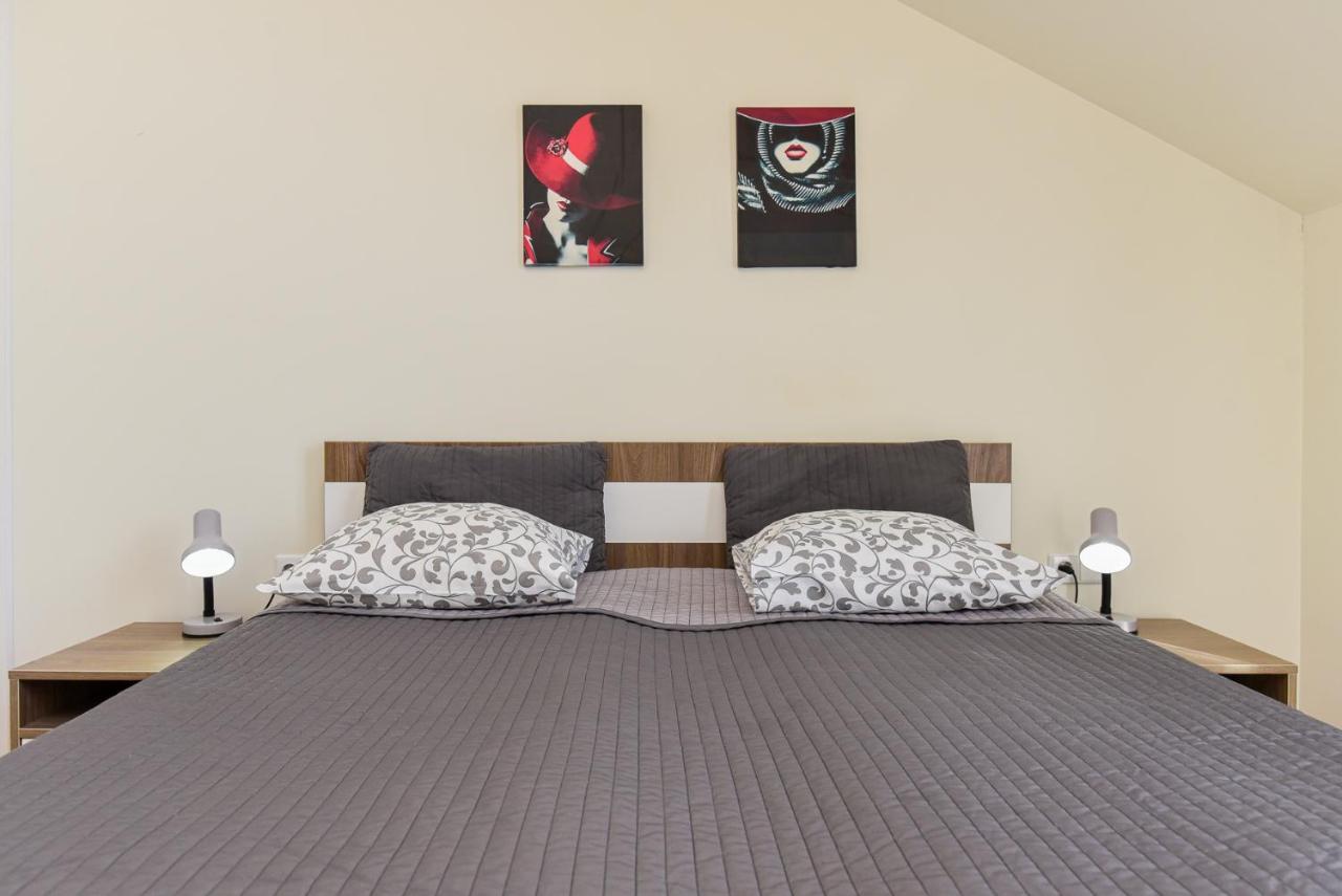Grey Red Apartments Паланга Екстериор снимка