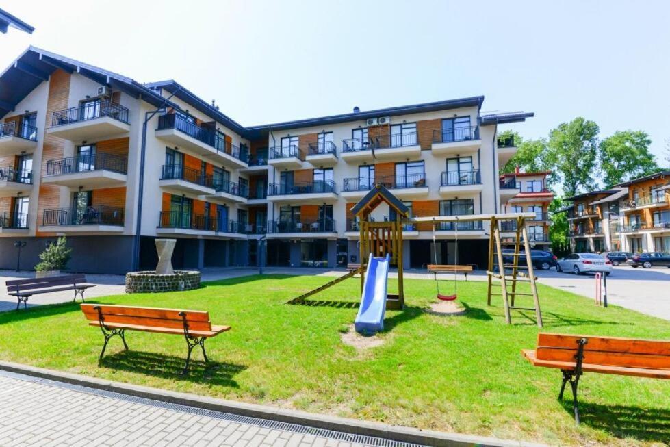 Grey Red Apartments Паланга Екстериор снимка